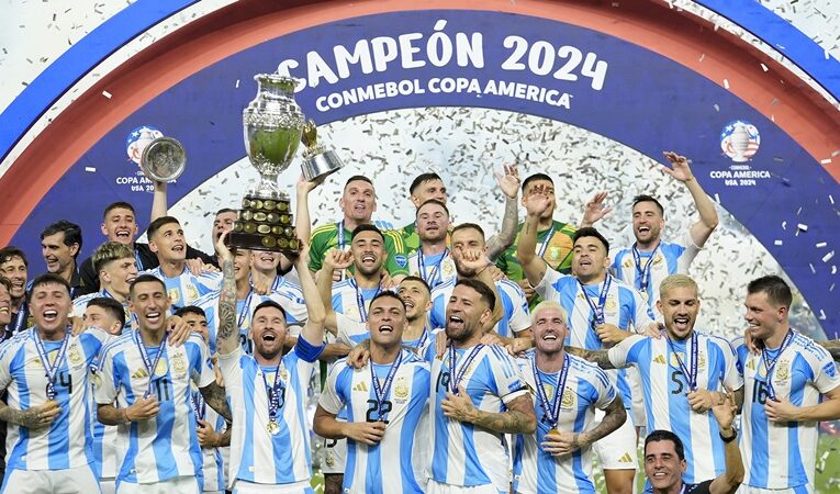 Argentina mantiene liderazgo en ranking FIFA; México desciende al puesto 17