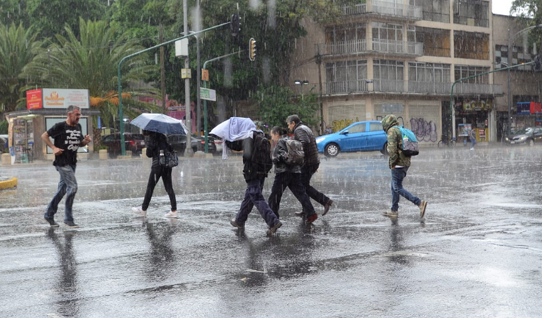 Alerta por fuertes lluvias y vientos en la CDMX